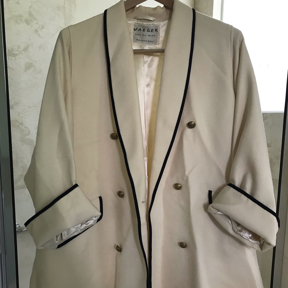 Gorgeous Jaeger coat - 100% wool - like new!